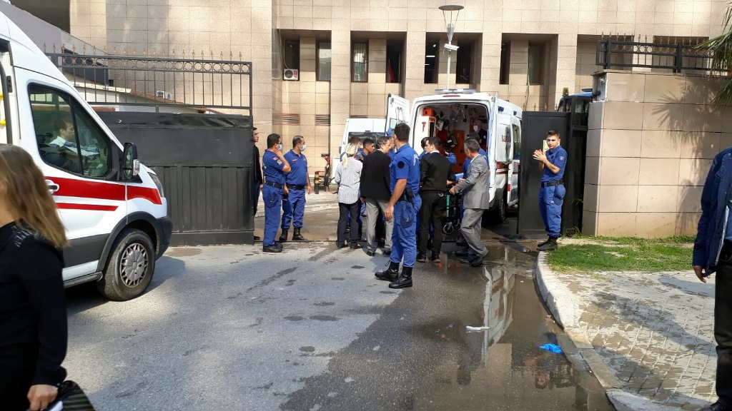 İzmir Adliyesi'nde gaz paniği