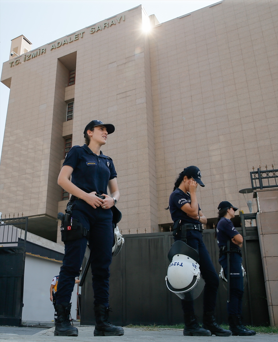 İzmir Adliyesi'nde gaz paniği