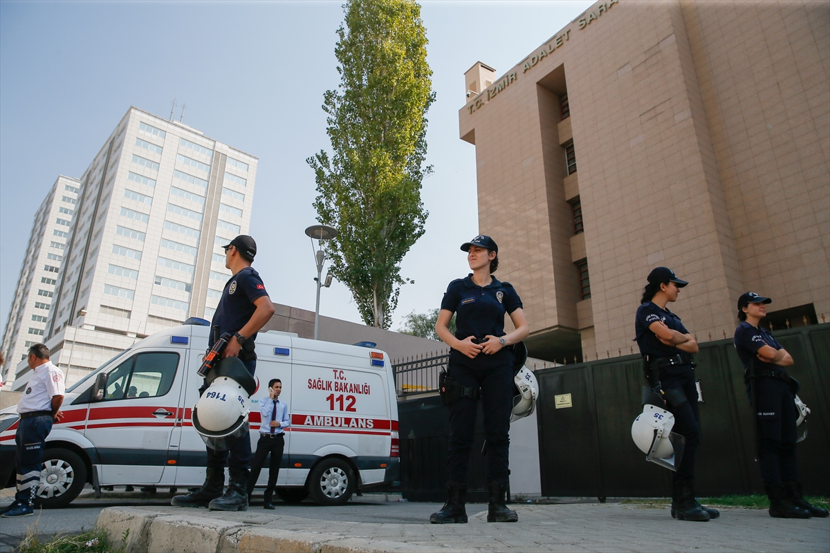 İzmir Adliyesi'nde gaz paniği