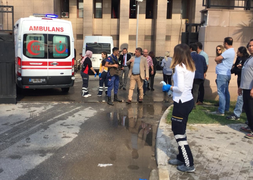 İzmir Adliyesi'nde gaz paniği
