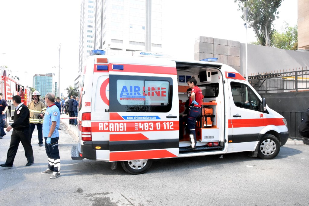İzmir Adliyesi'nde gaz paniği