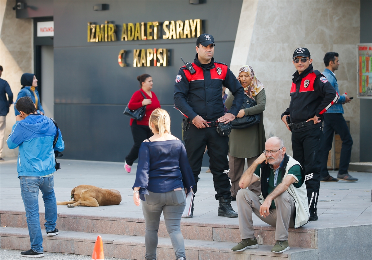 İzmir Adliyesi'nde gaz paniği
