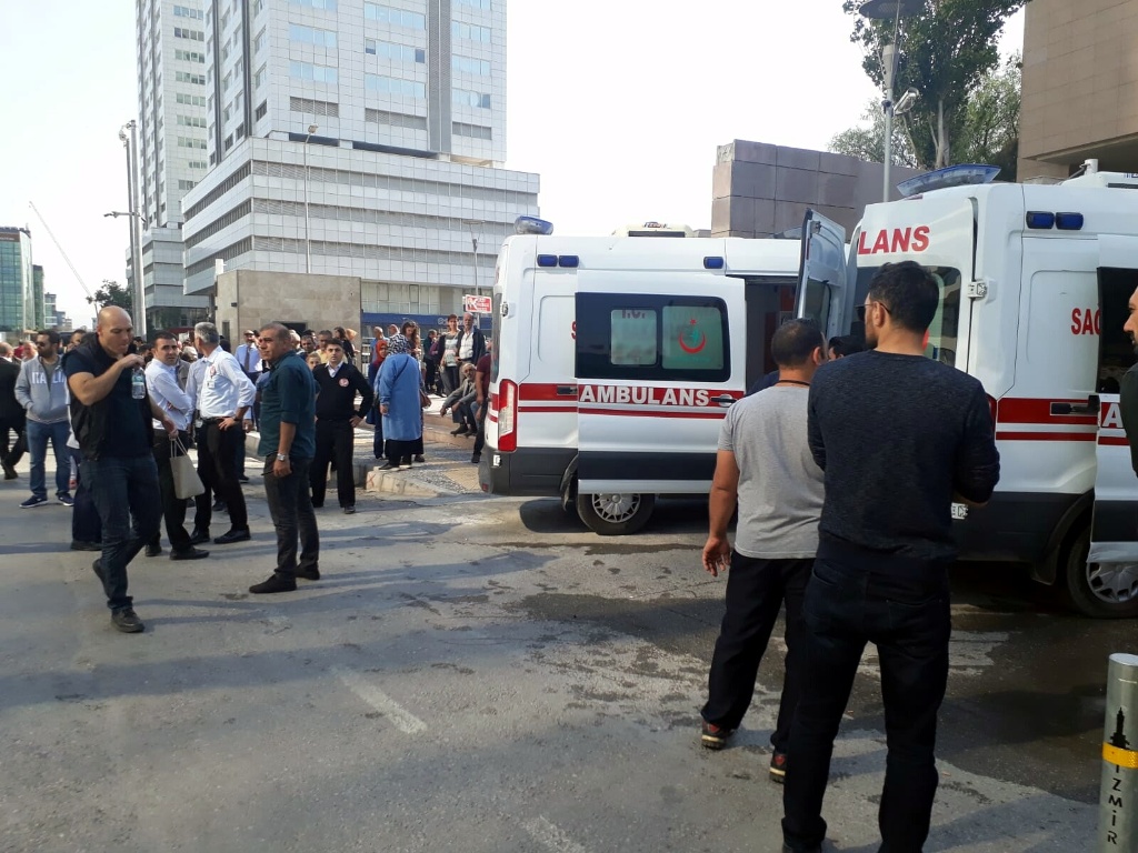 İzmir Adliyesi'nde gaz paniği