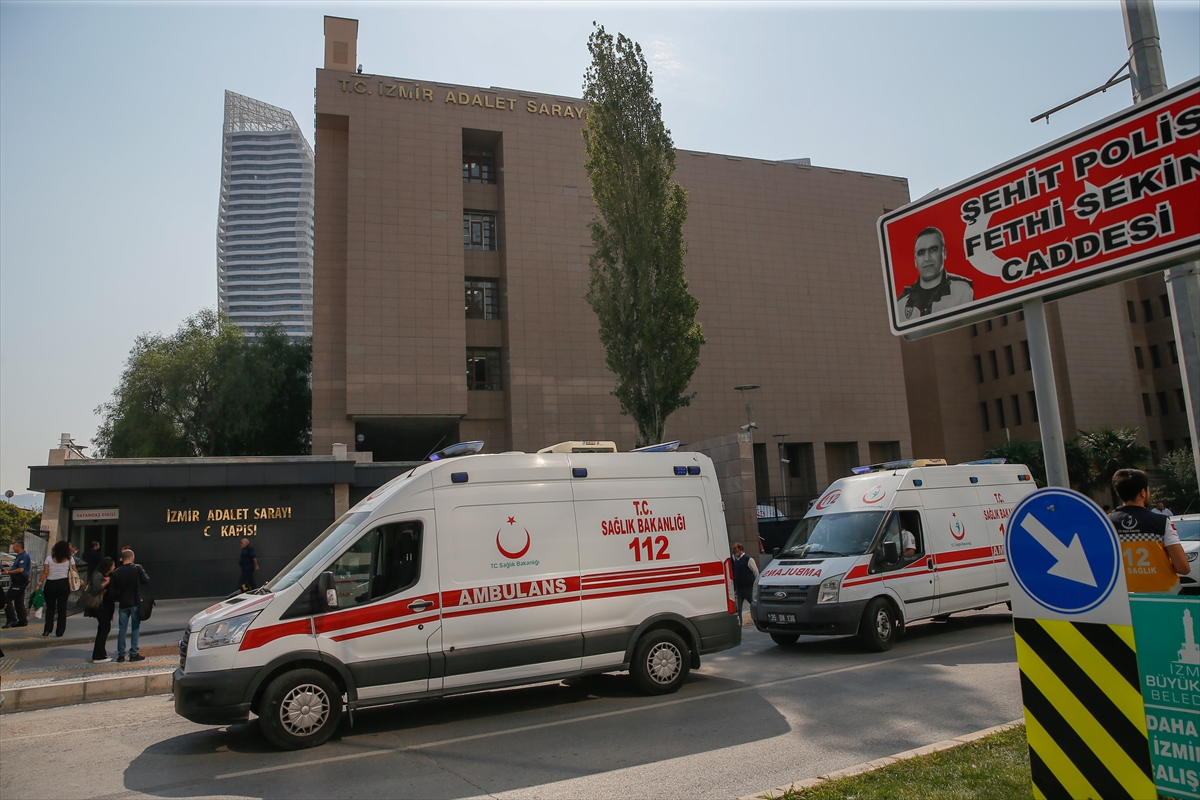 İzmir Adliyesi'nde gaz paniği