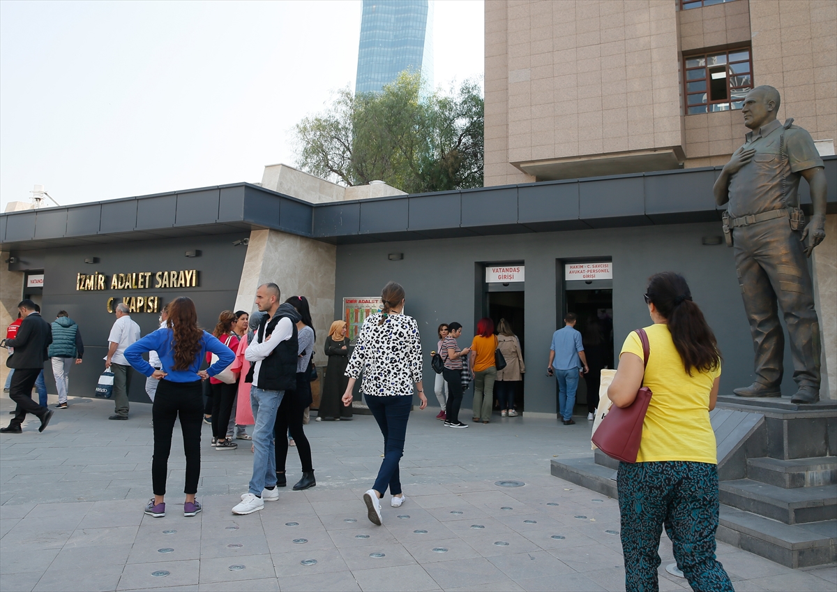 İzmir Adliyesi'nde gaz paniği