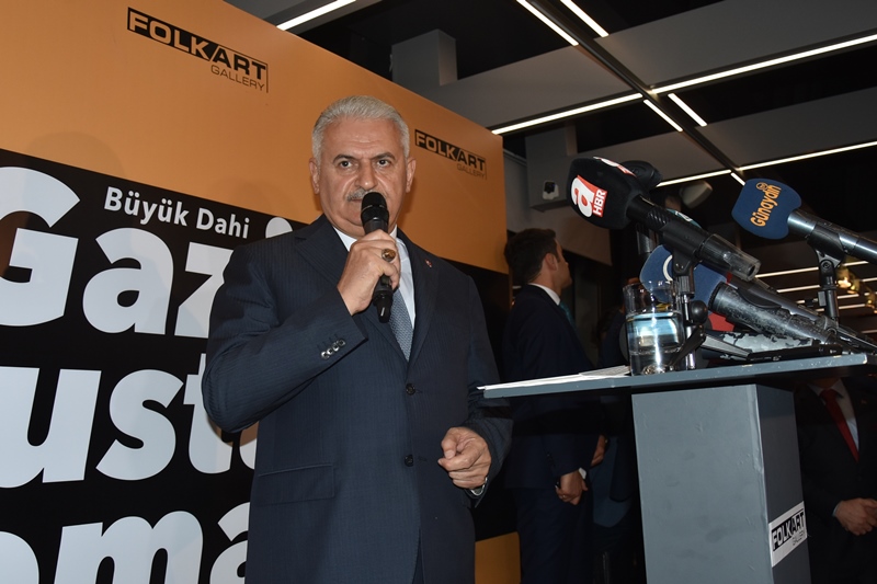 Atatürk sergisini Yıldırım açtı