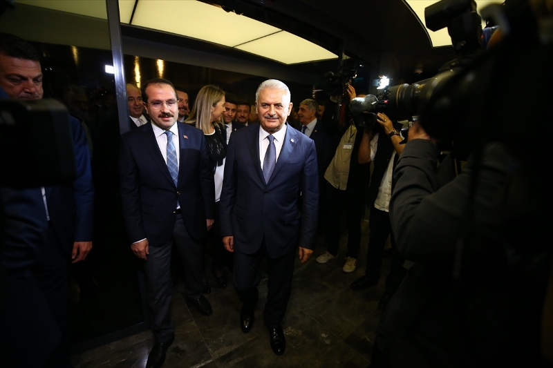 Atatürk sergisini Yıldırım açtı