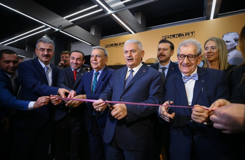 Atatürk sergisini Yıldırım açtı