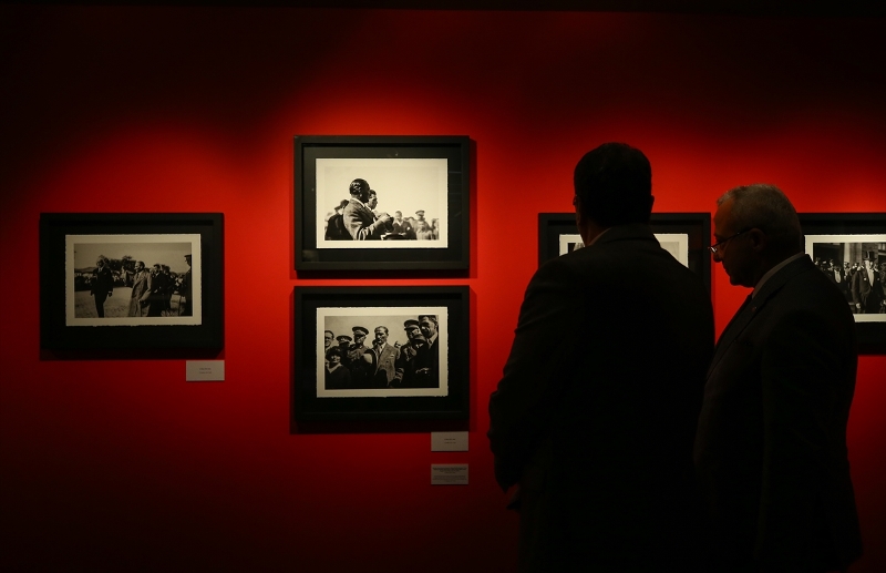 Atatürk sergisini Yıldırım açtı
