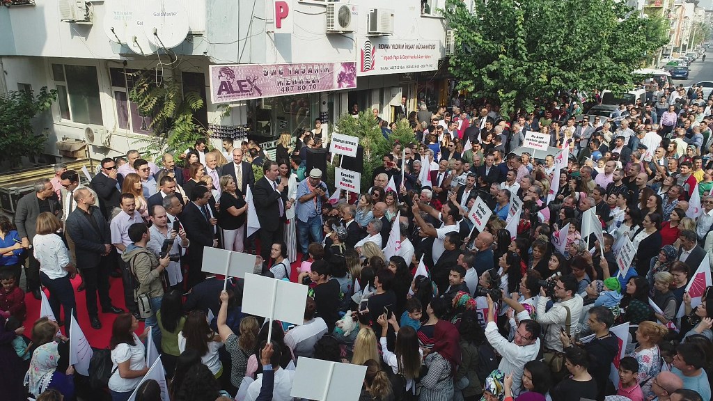 Piriştina ikinci dönem için yola çıktı