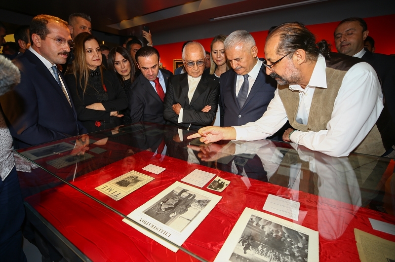 Atatürk sergisini Yıldırım açtı