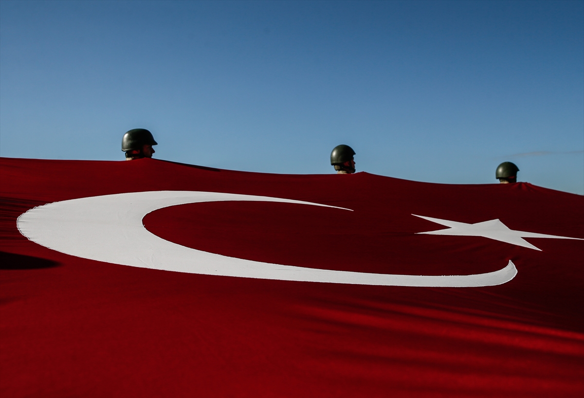 İzmir'de bedelli askerlik yapanlar terhis oldu