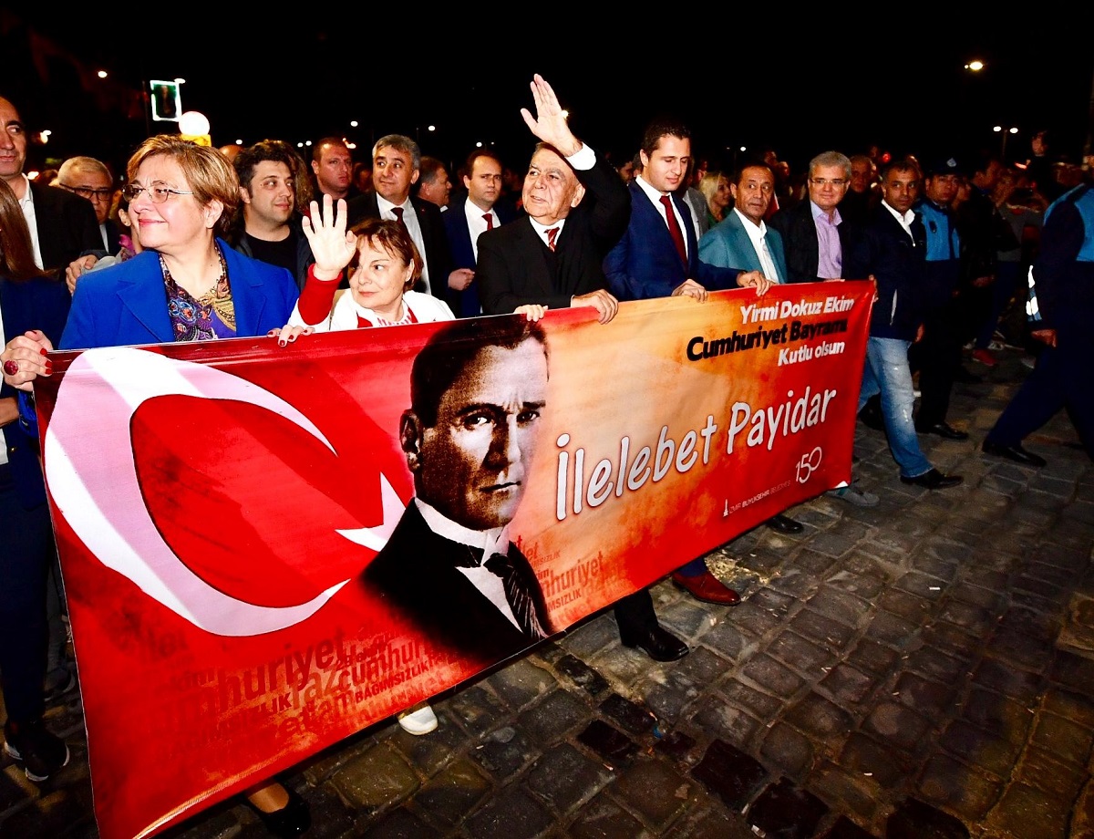 Yer gök Cumhuriyet ışığıyla aydınlandı!