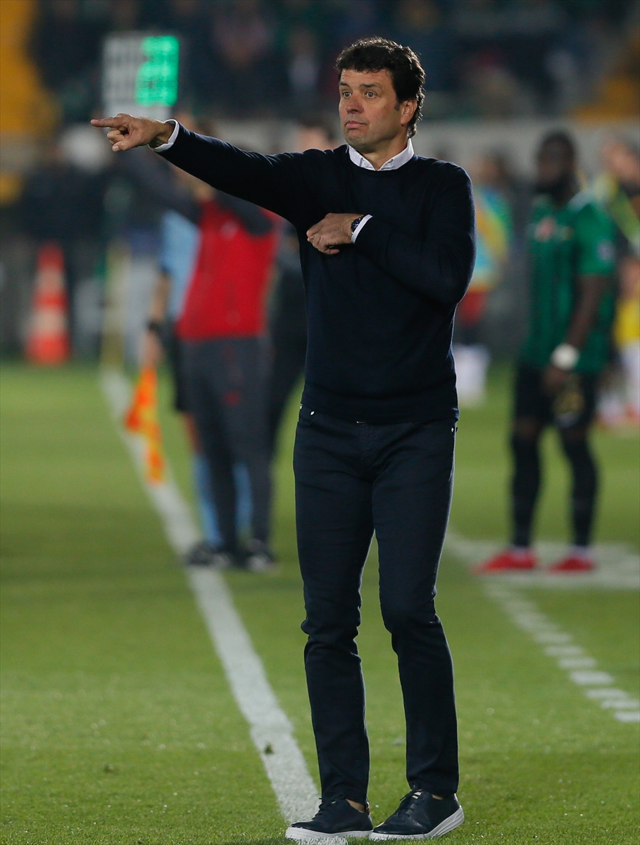 Akhisarspor-Göztepe mücadelesinden kareler