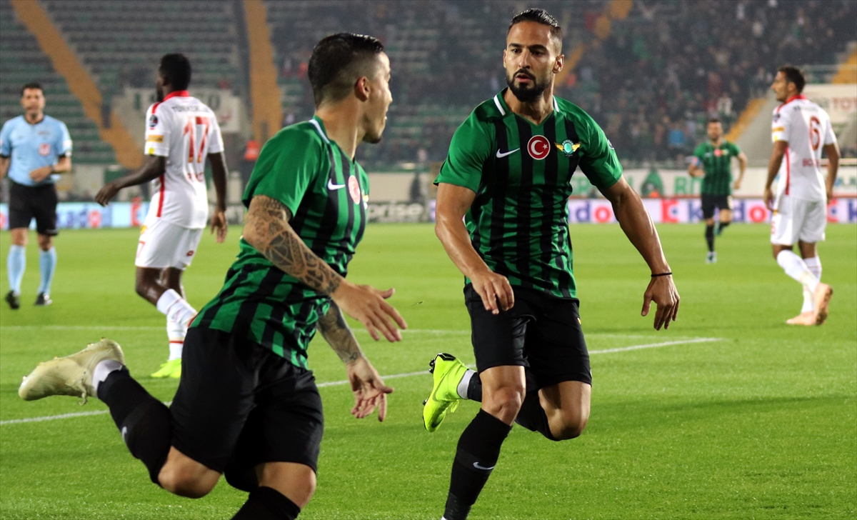 Akhisarspor-Göztepe mücadelesinden kareler