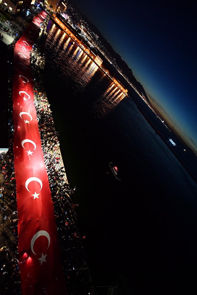 Yer gök Cumhuriyet ışığıyla aydınlandı!