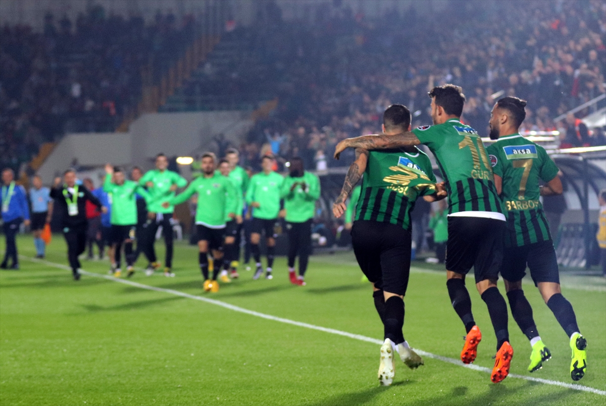 Akhisarspor-Göztepe mücadelesinden kareler
