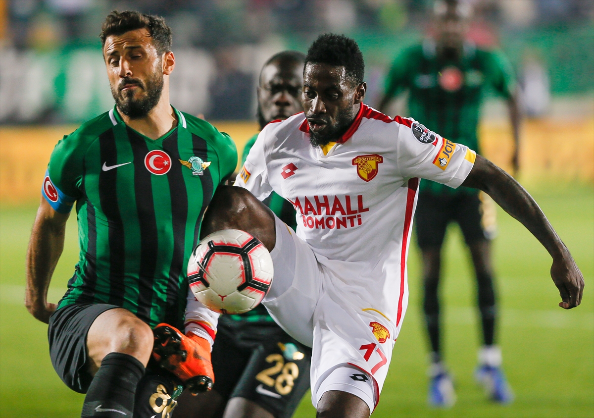 Akhisarspor-Göztepe mücadelesinden kareler