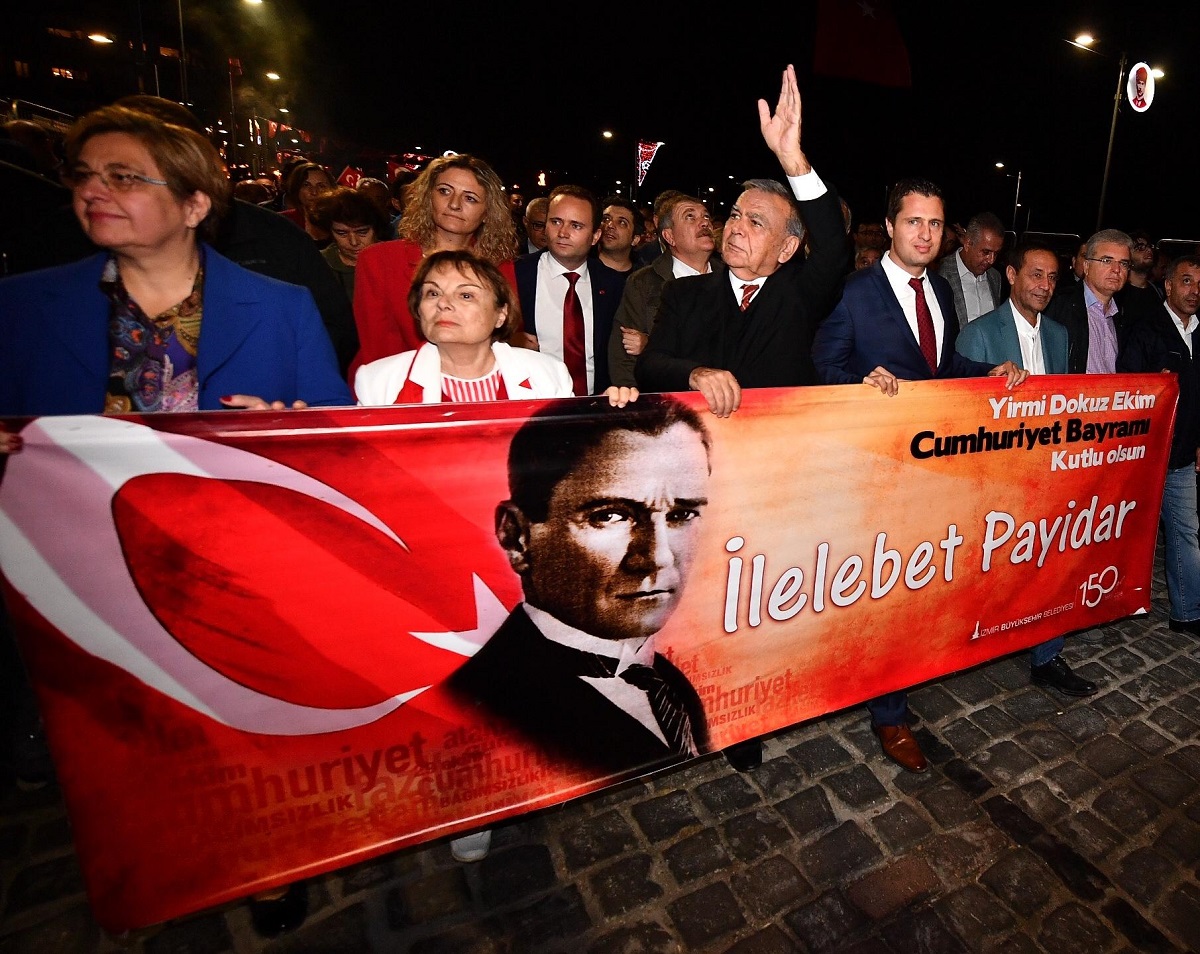 Yer gök Cumhuriyet ışığıyla aydınlandı!