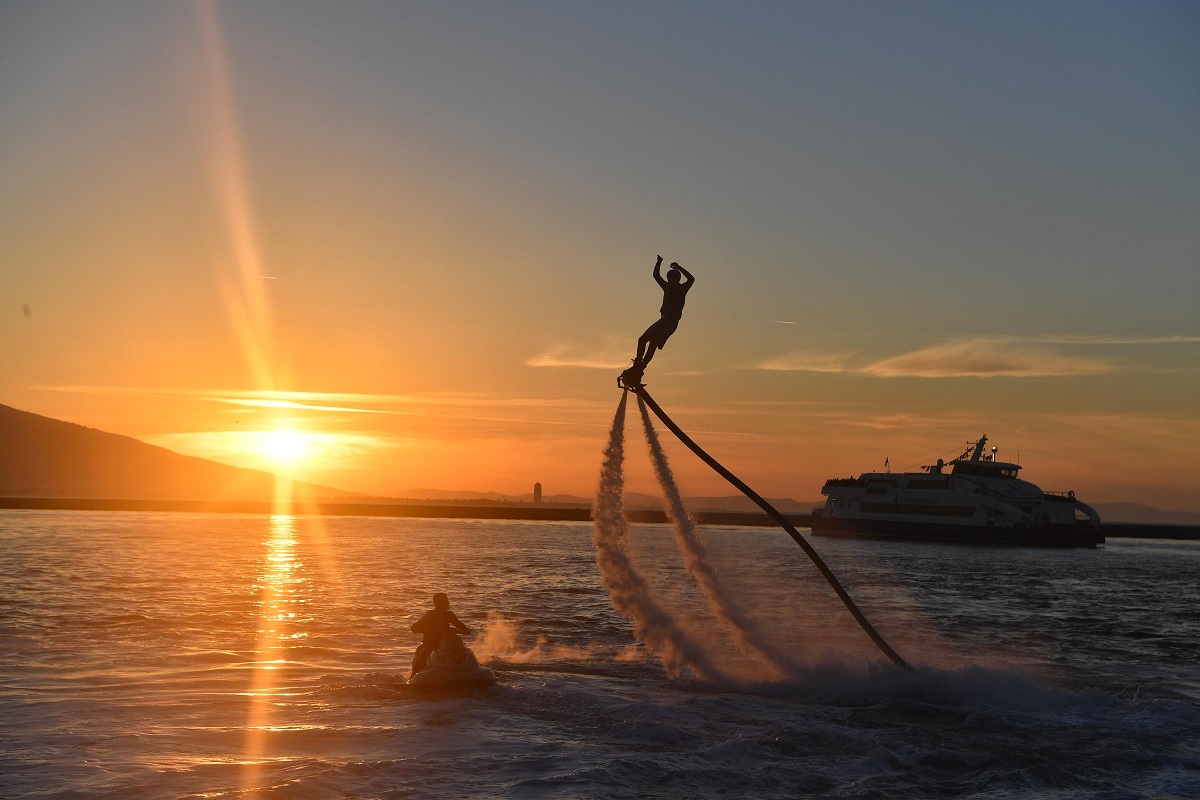 İzmirlilere flyboard sürprizi!