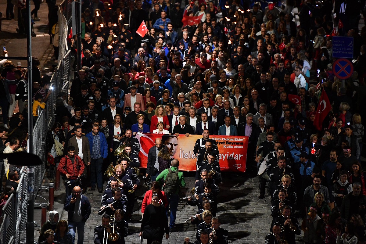 Yer gök Cumhuriyet ışığıyla aydınlandı!