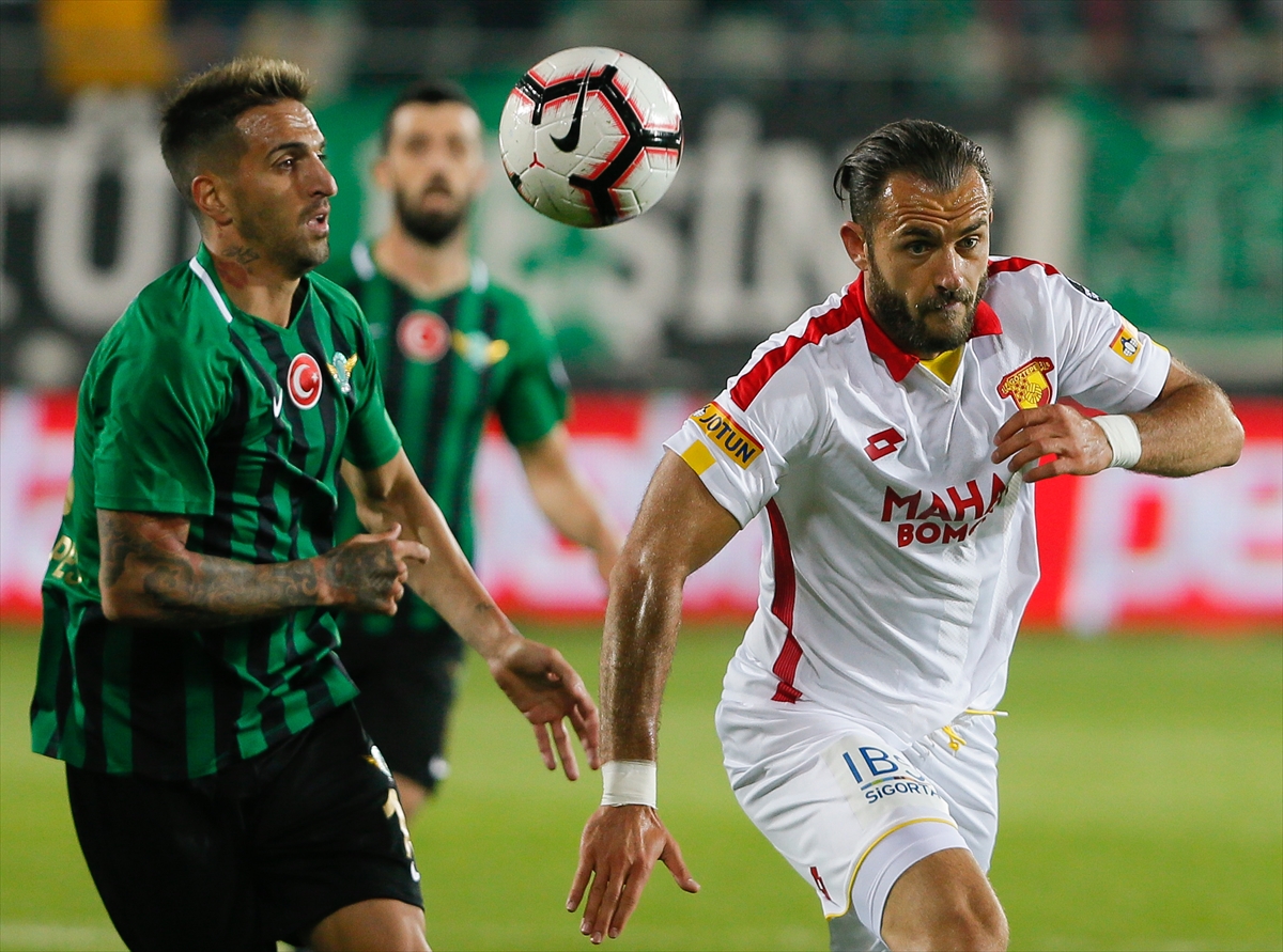 Akhisarspor-Göztepe mücadelesinden kareler