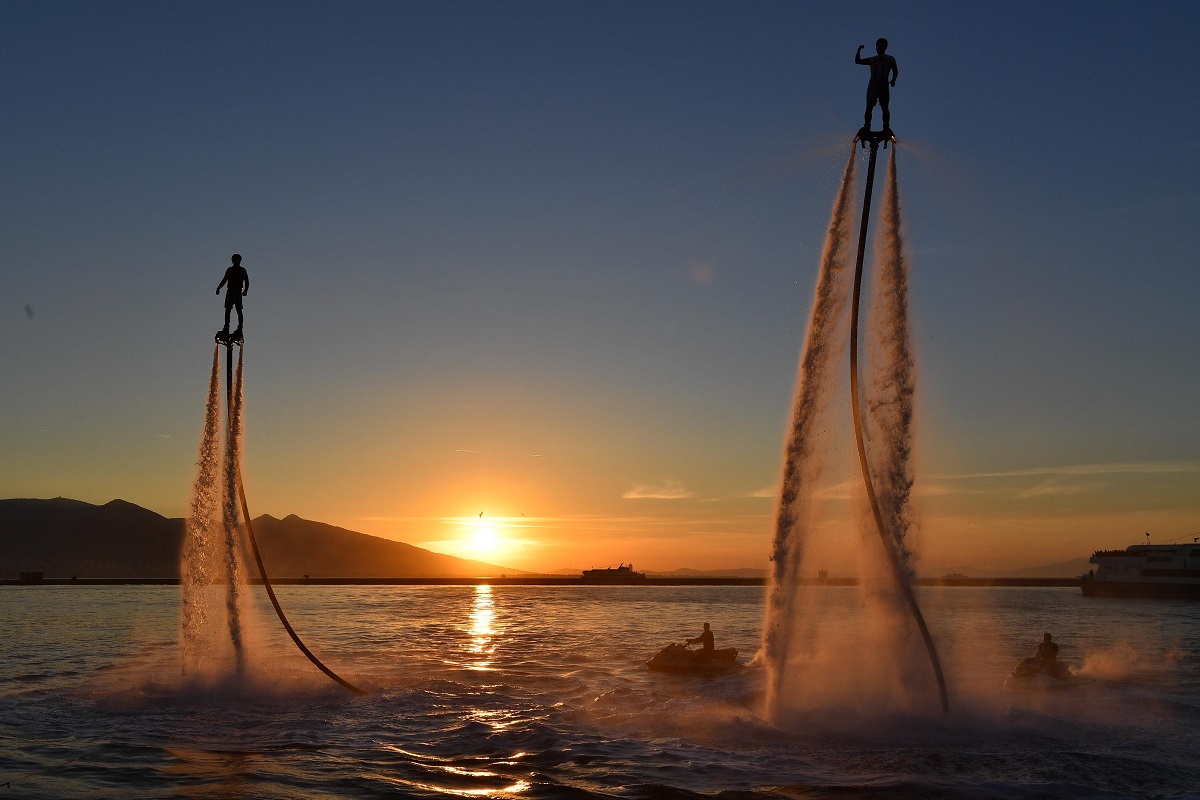 İzmirlilere flyboard sürprizi!