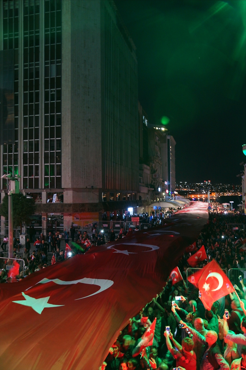 Yer gök Cumhuriyet ışığıyla aydınlandı!