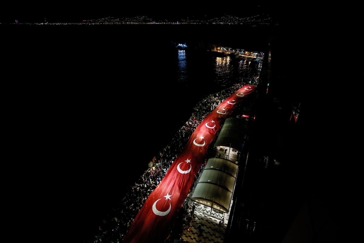 Yer gök Cumhuriyet ışığıyla aydınlandı!