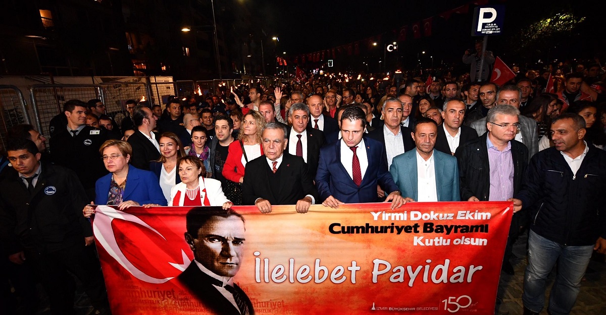 Yer gök Cumhuriyet ışığıyla aydınlandı!