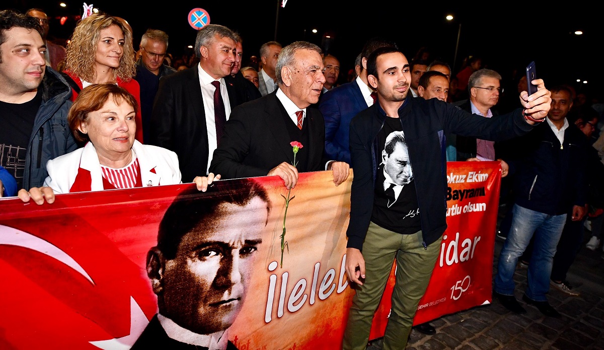Yer gök Cumhuriyet ışığıyla aydınlandı!