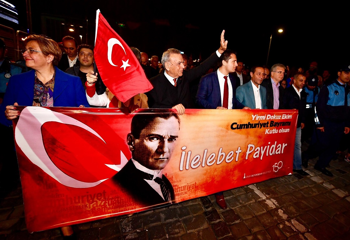 Yer gök Cumhuriyet ışığıyla aydınlandı!