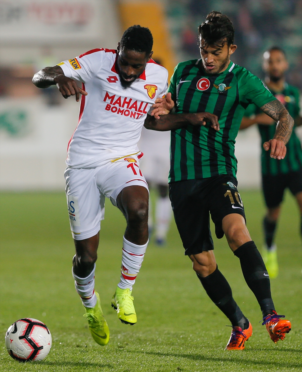 Akhisarspor-Göztepe mücadelesinden kareler