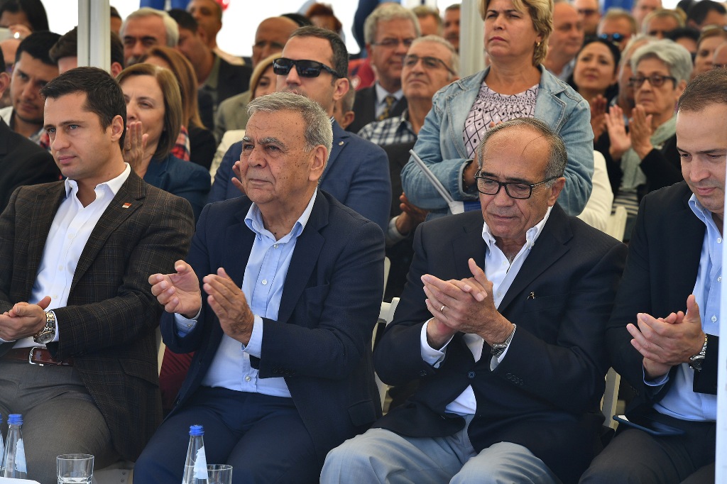Körfez manzaralı otopark açıldı