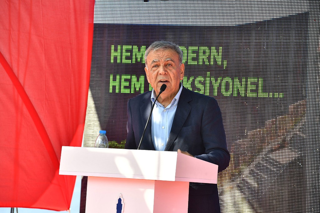 Körfez manzaralı otopark açıldı