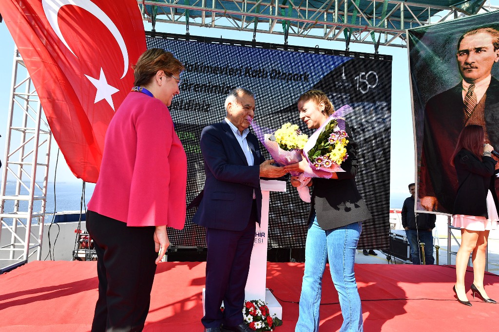 Körfez manzaralı otopark açıldı