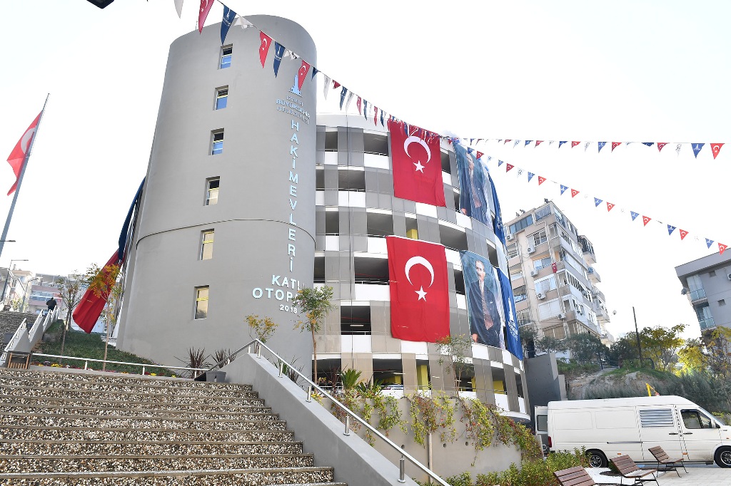 Körfez manzaralı otopark açıldı