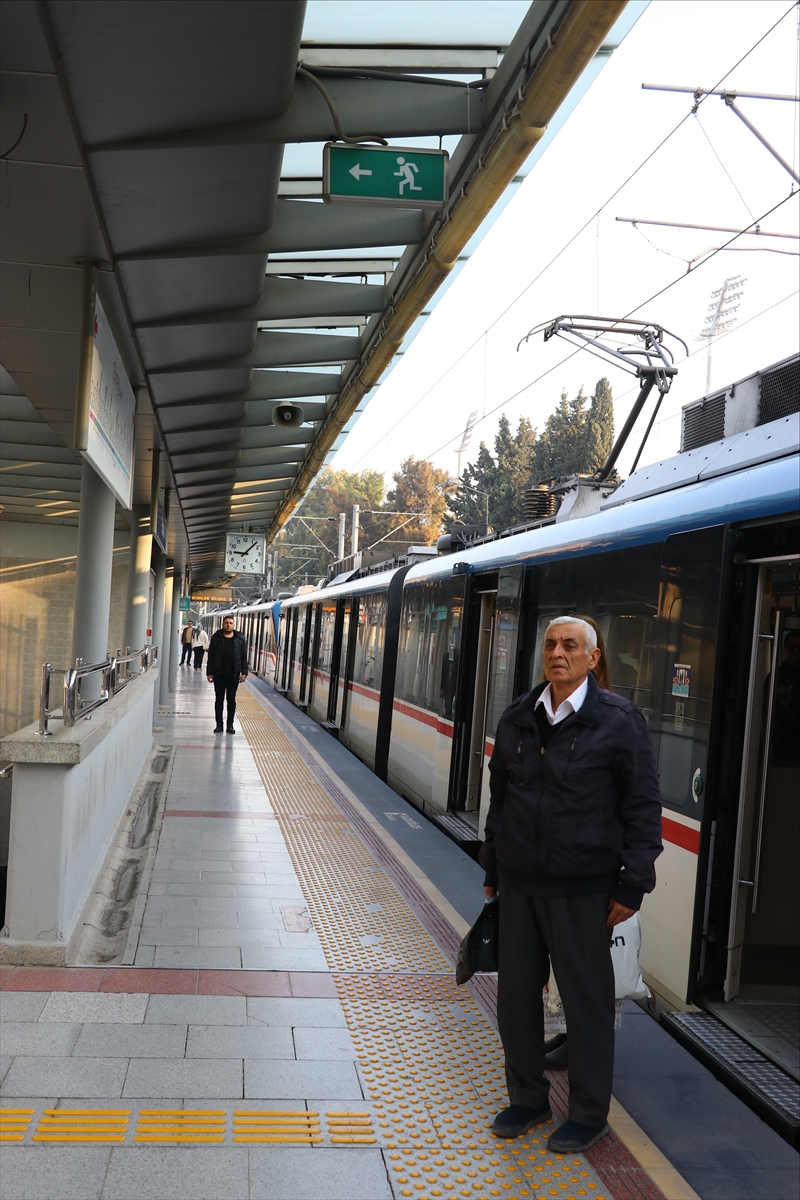 Saat 09:05'te İzmir'de hayat durdu...
