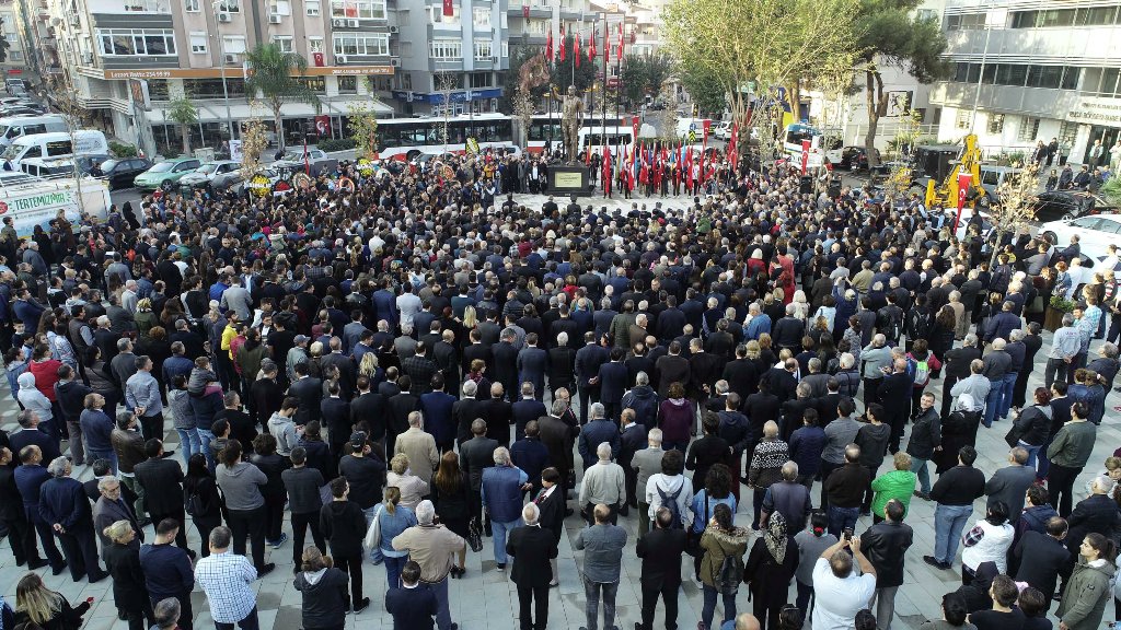 Saat 09:05'te İzmir'de hayat durdu...