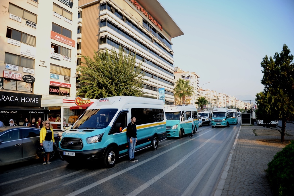 Saat 09:05'te İzmir'de hayat durdu...