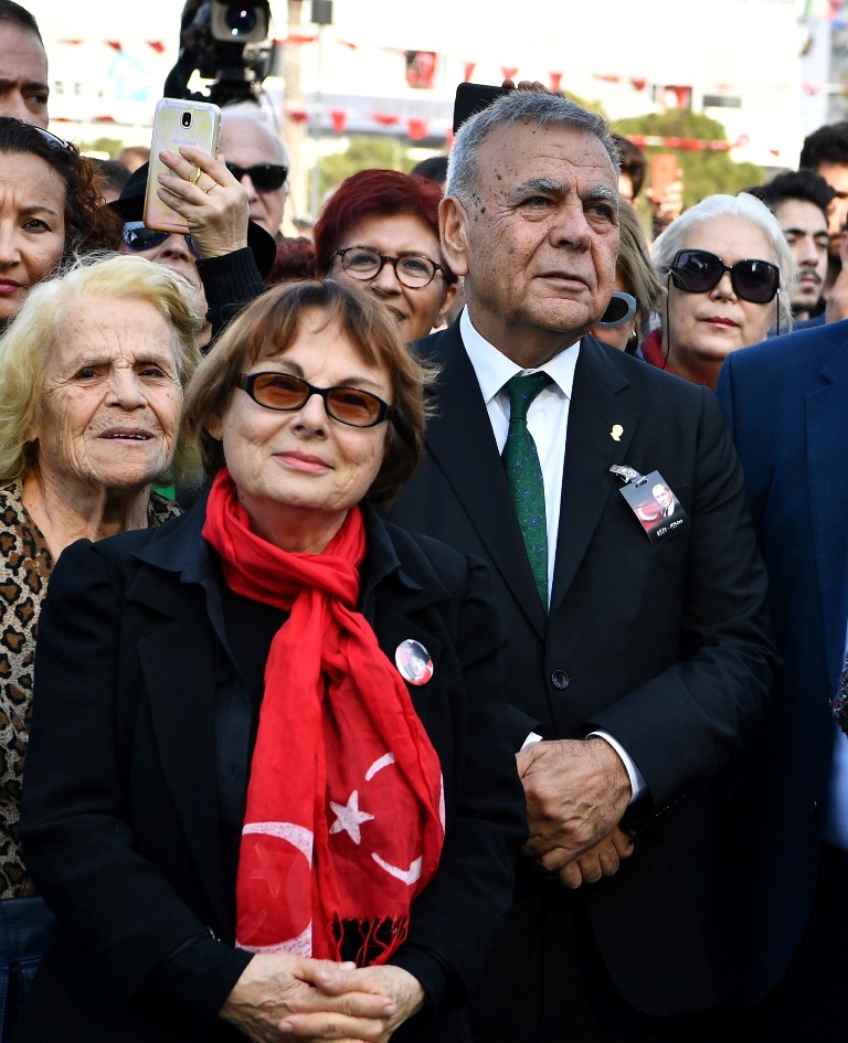 On binlerce İzmirli Atası'na saygı için yürüdü...