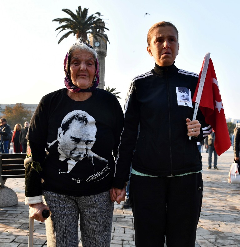 Saat 09:05'te İzmir'de hayat durdu...
