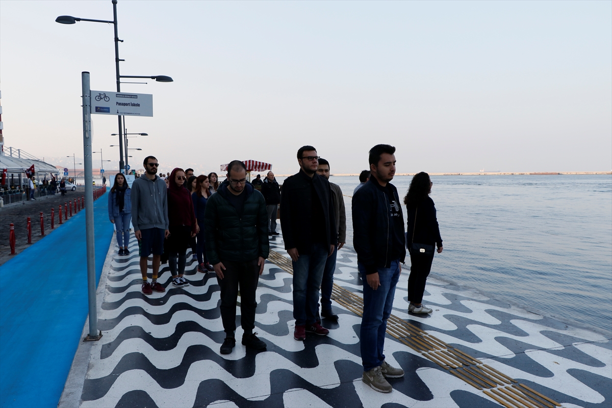 Saat 09:05'te İzmir'de hayat durdu...