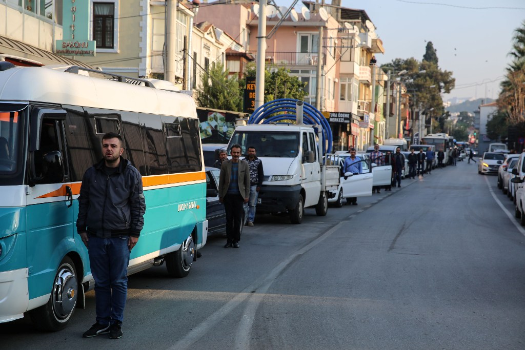Saat 09:05'te İzmir'de hayat durdu...