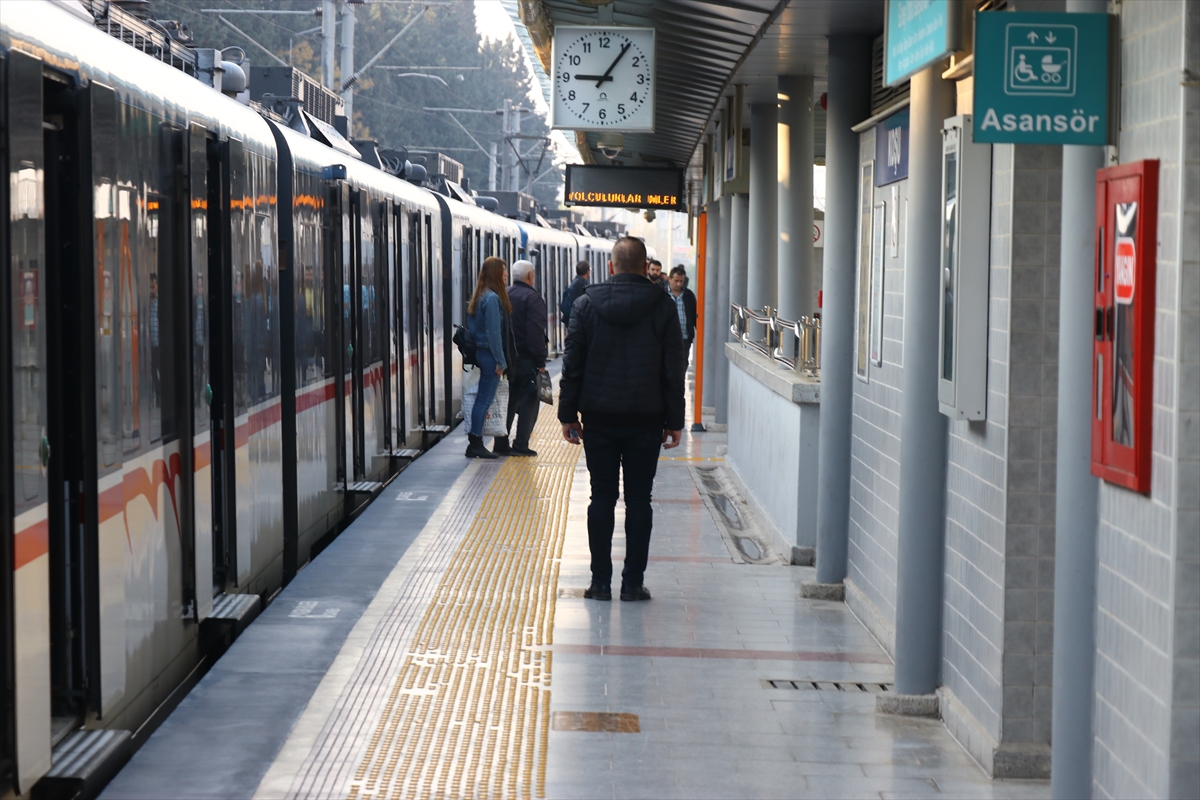 Saat 09:05'te İzmir'de hayat durdu...