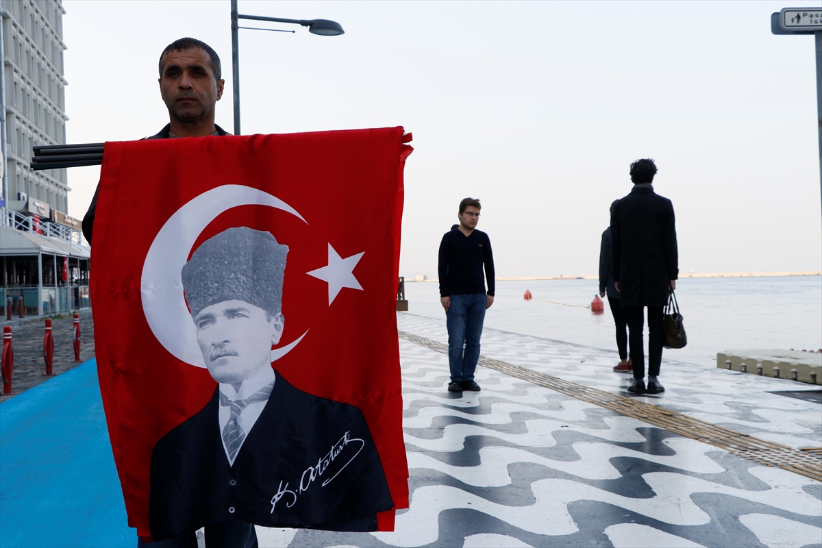 Saat 09:05'te İzmir'de hayat durdu...