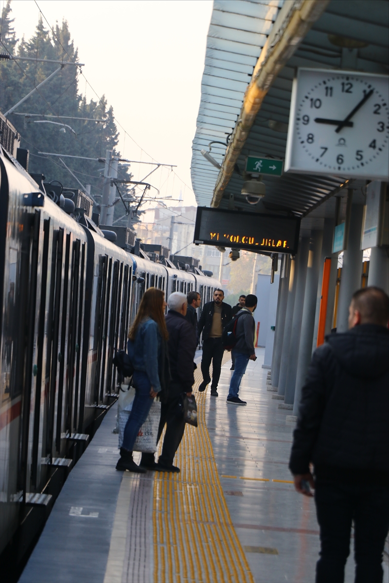 Saat 09:05'te İzmir'de hayat durdu...