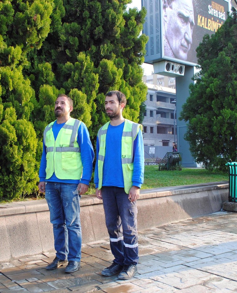 Saat 09:05'te İzmir'de hayat durdu...