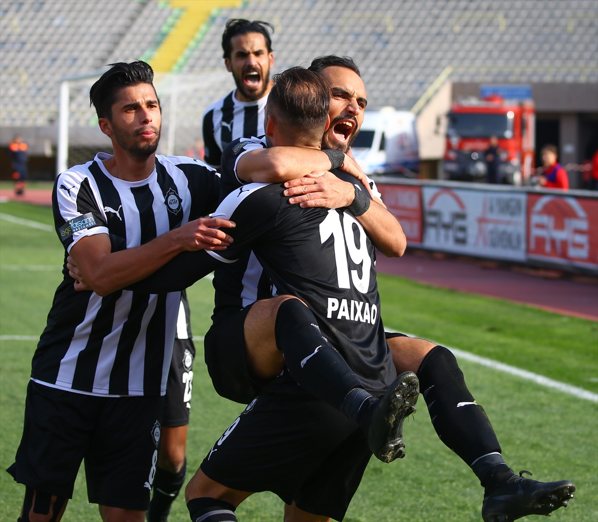 İzmir derbisinden kareler