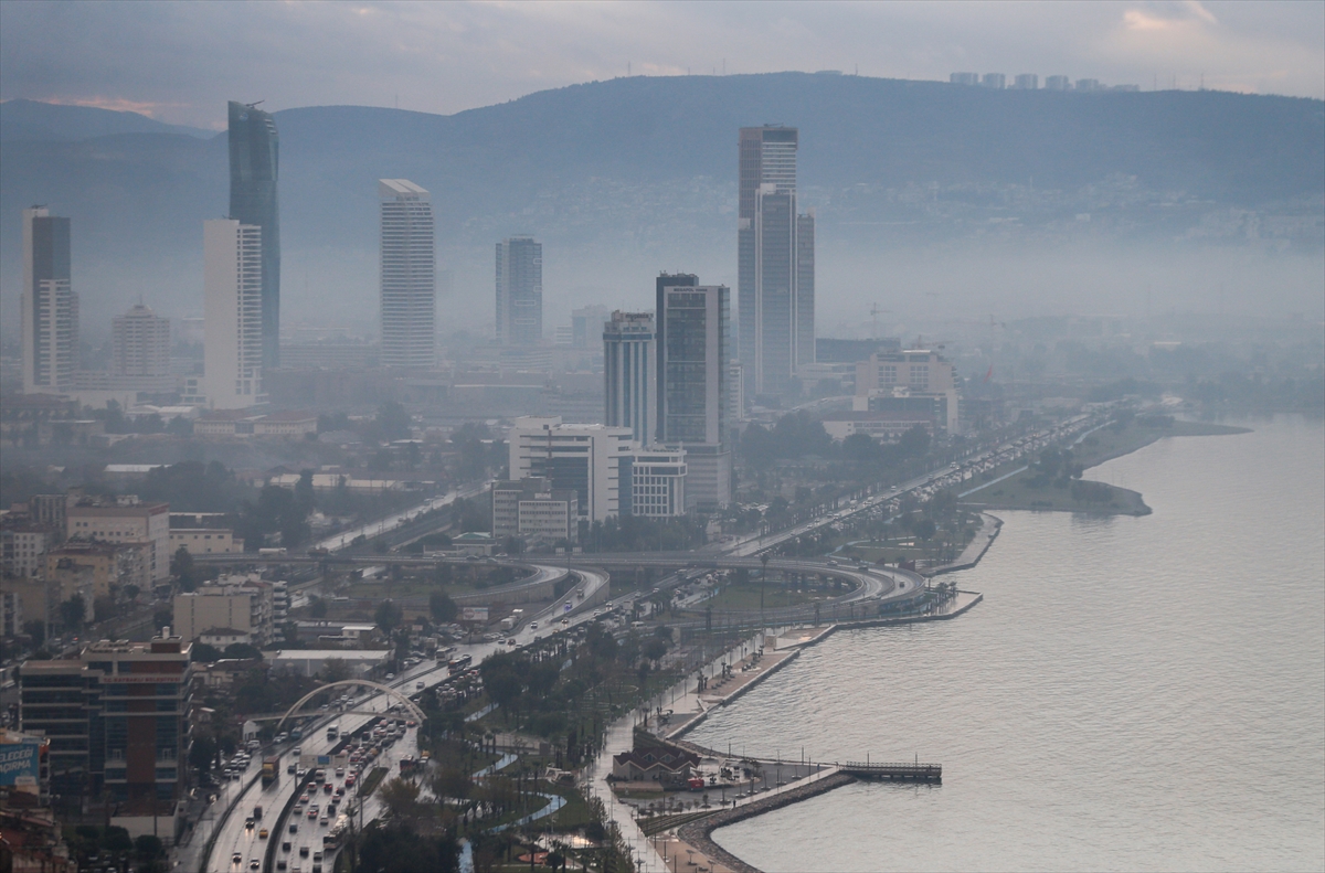İzmir'de sis etkili oldu!